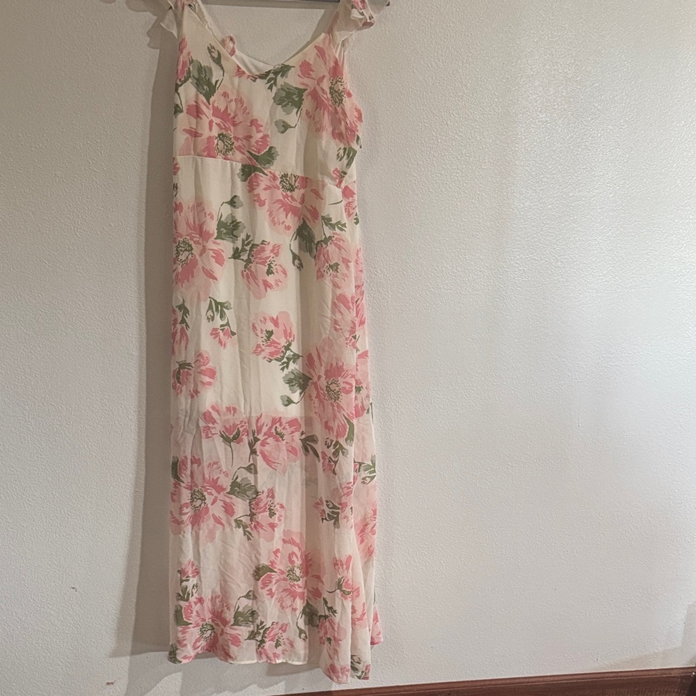 Chic Floral Maxi Dress with Pink Blooms